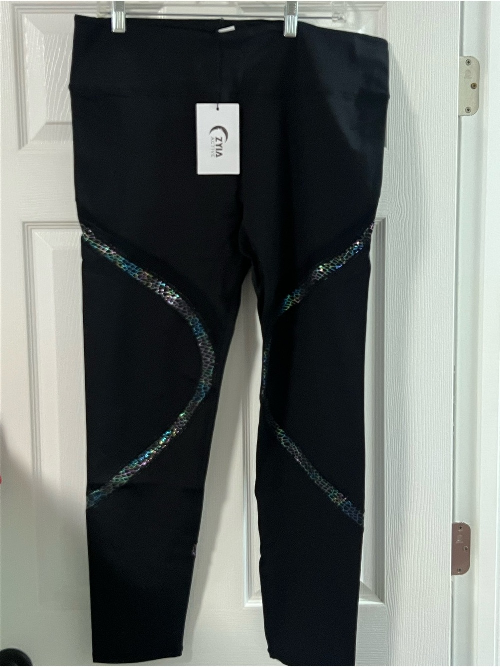 ZYIA Black Reflective Serpent Hi-Rise Legging 20 NWT